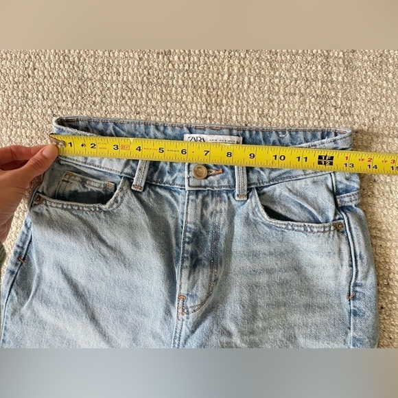 Zara High Waisted Straight Leg Jeans in Light Wash - Picture 5 of 11
